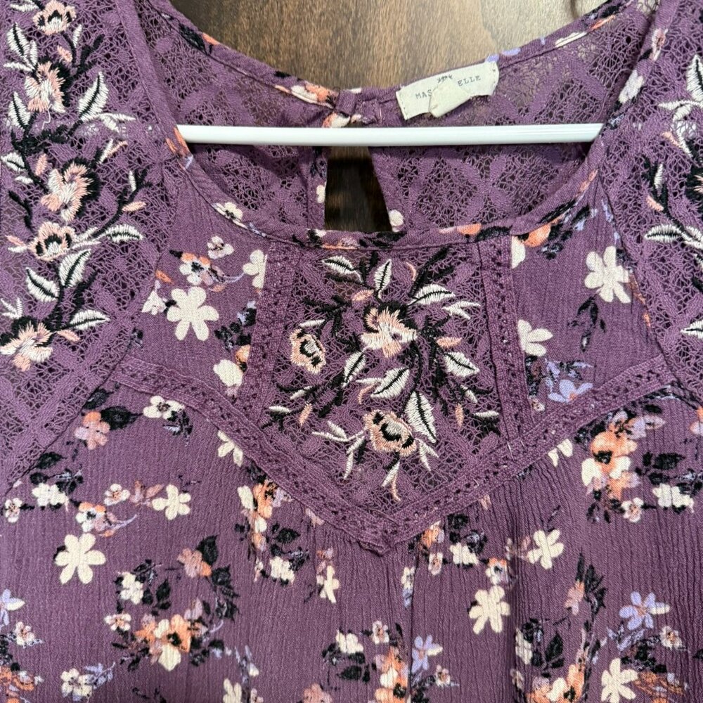 Gently Used Purple Sleeveless Flowy Lace Top